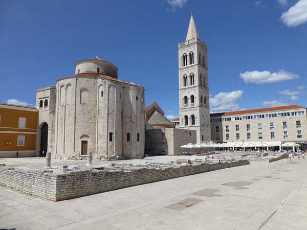 Iglesia de San Donato, Catedral y Foro