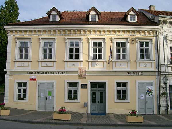 Biblioteca y oficina de turismo de Klanjec