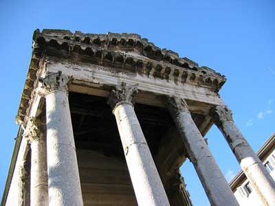 Templo romano, Pula